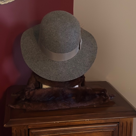 Betmar Mitchell Field & Company Merino Wool Women’s Grey Ribbon Hat & Feather main image 8